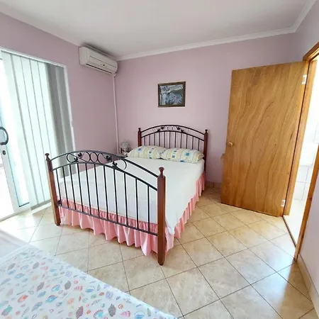 Australia * Makarská